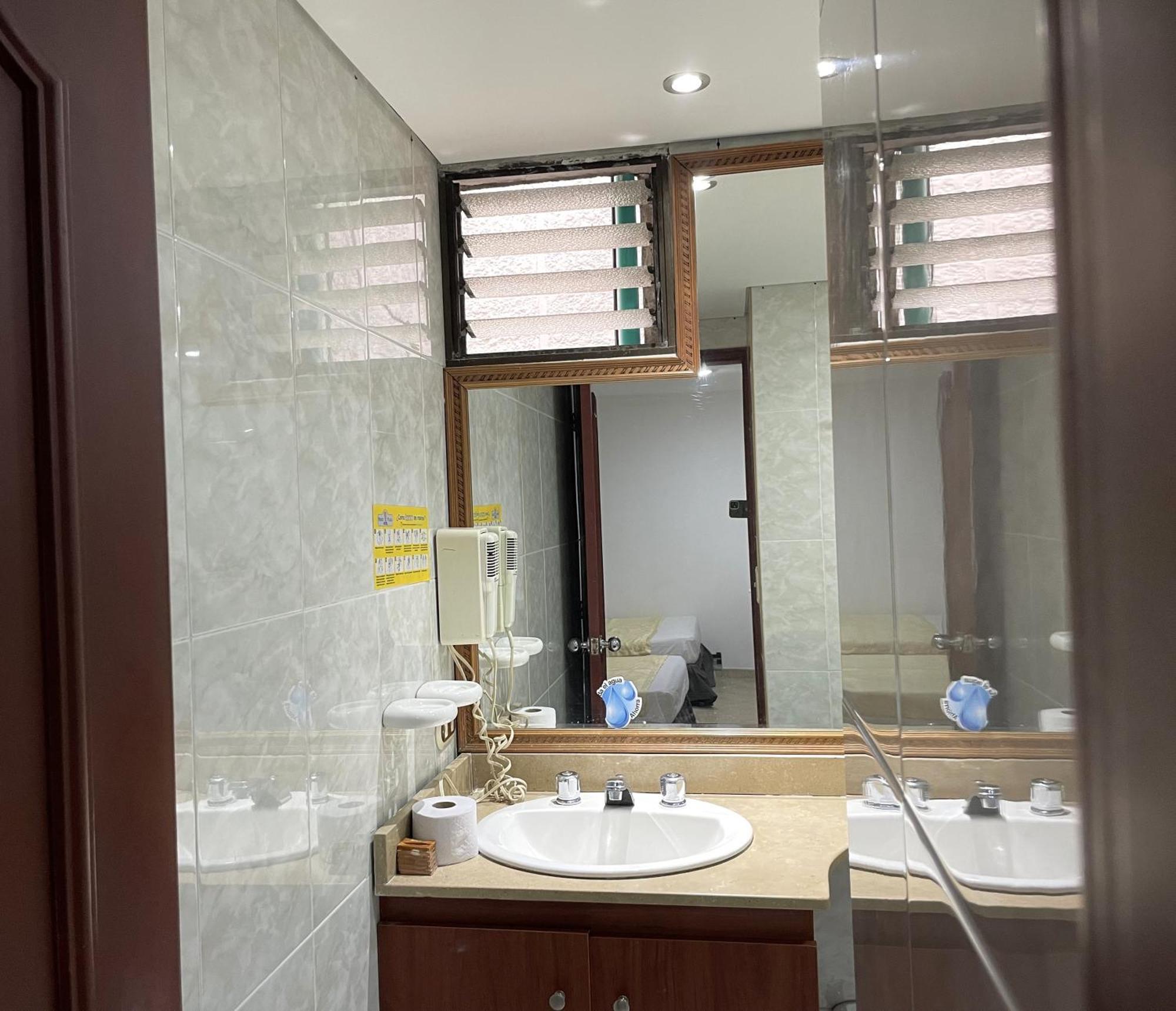 Hotel Prince Plaza メデジン エクステリア 写真